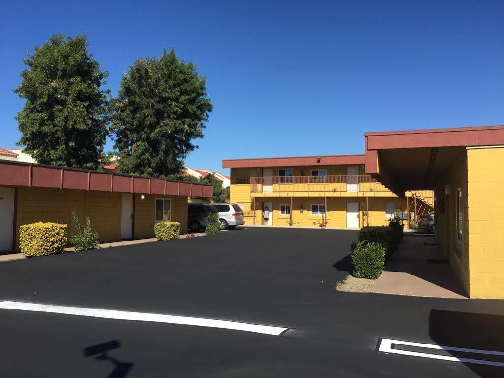 Royal Inn And Suites Hemet Kültér fotó