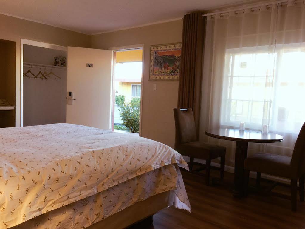 Royal Inn And Suites Hemet Kültér fotó