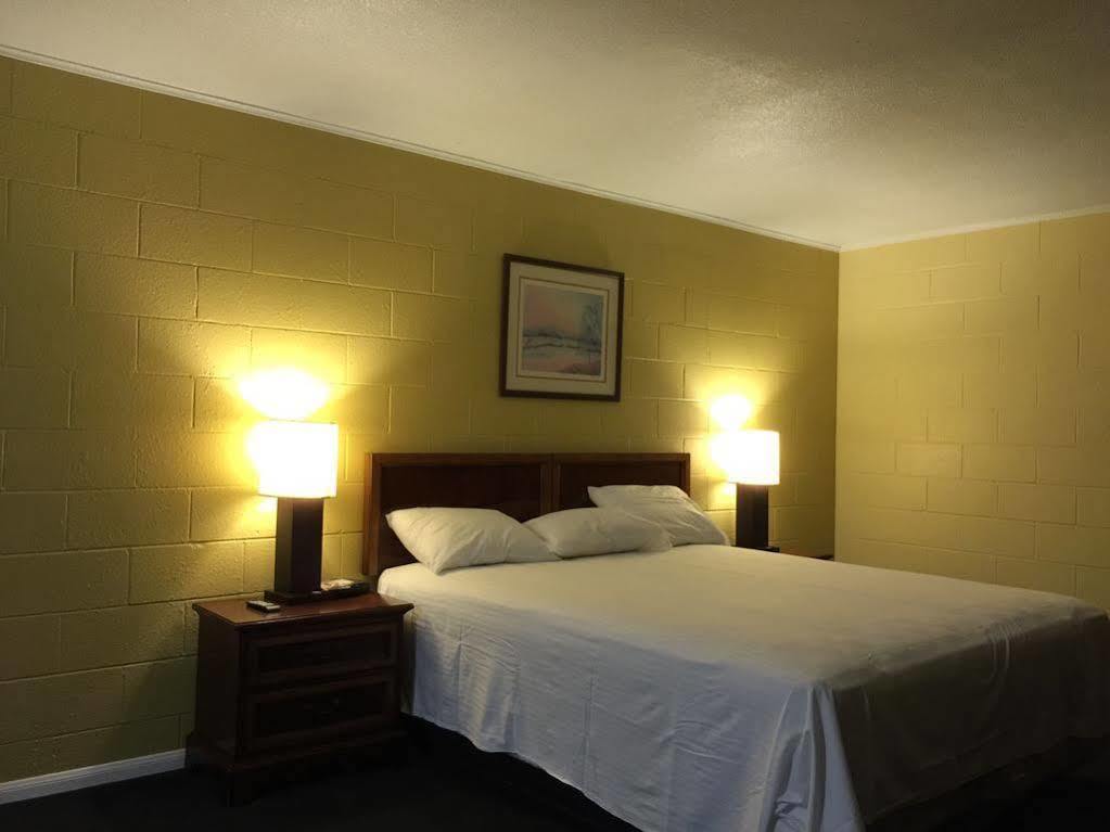 Royal Inn And Suites Hemet Kültér fotó