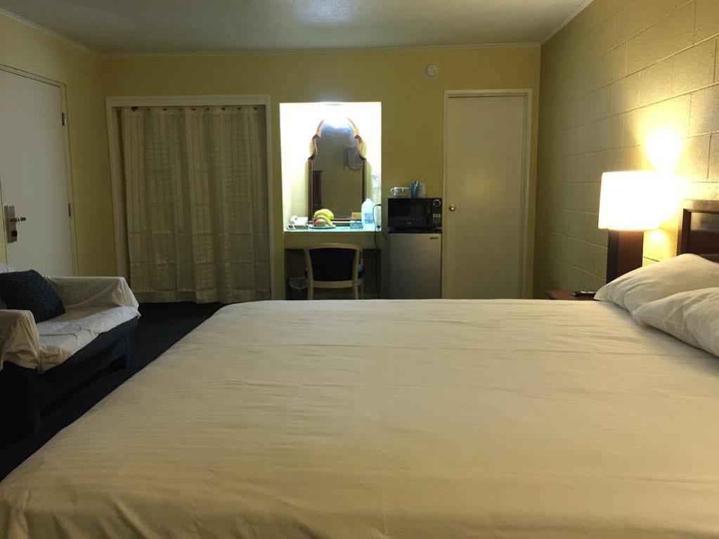 Royal Inn And Suites Hemet Kültér fotó